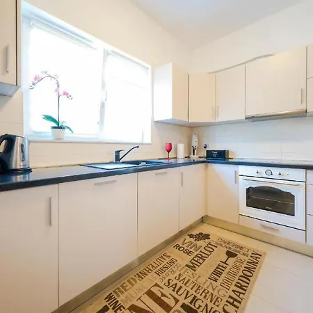 Hébergement de vacances Stunning In With 3 Bedrooms *