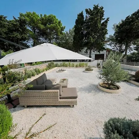Stunning In With 3 Bedrooms * Ist