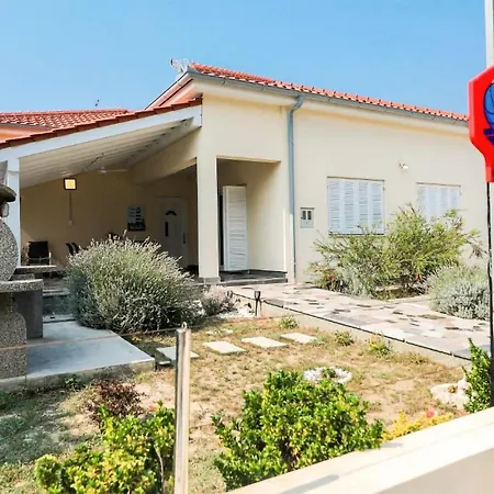 Stunning In With 3 Bedrooms Ist