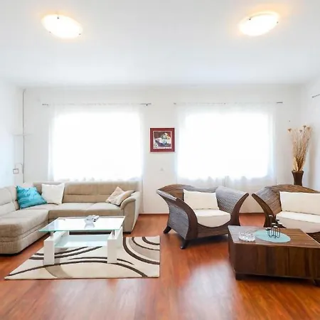 펜션 Stunning In With 3 Bedrooms Ist