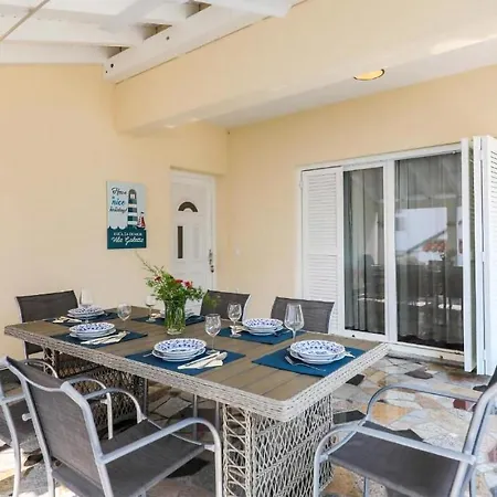 Stunning In With 3 Bedrooms Ist